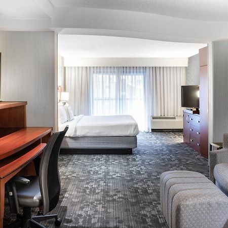 คอร์ตยาร์ด เดนตั้น Hotel เดนตัน ภายนอก รูปภาพ