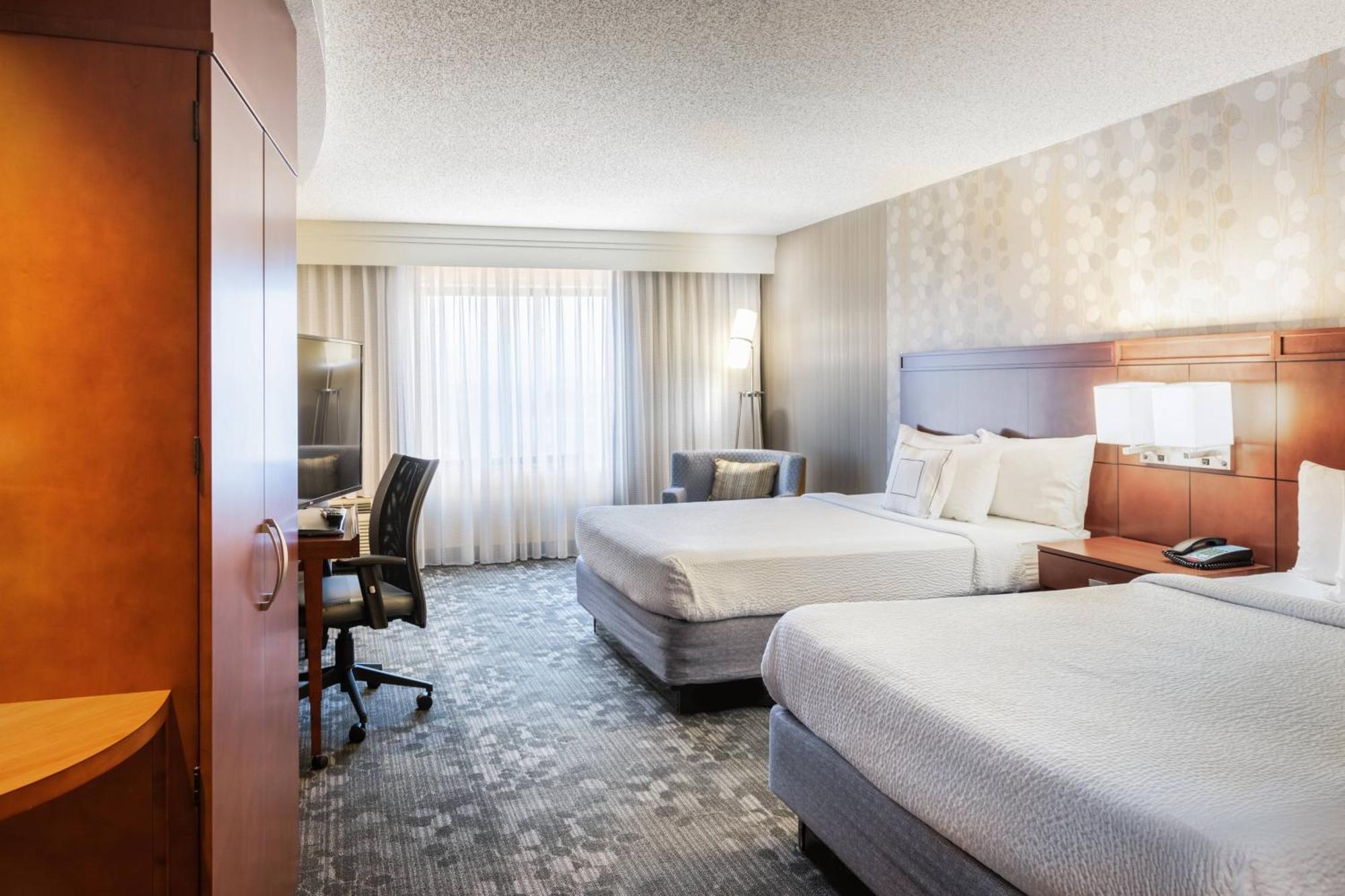 คอร์ตยาร์ด เดนตั้น Hotel เดนตัน ภายนอก รูปภาพ